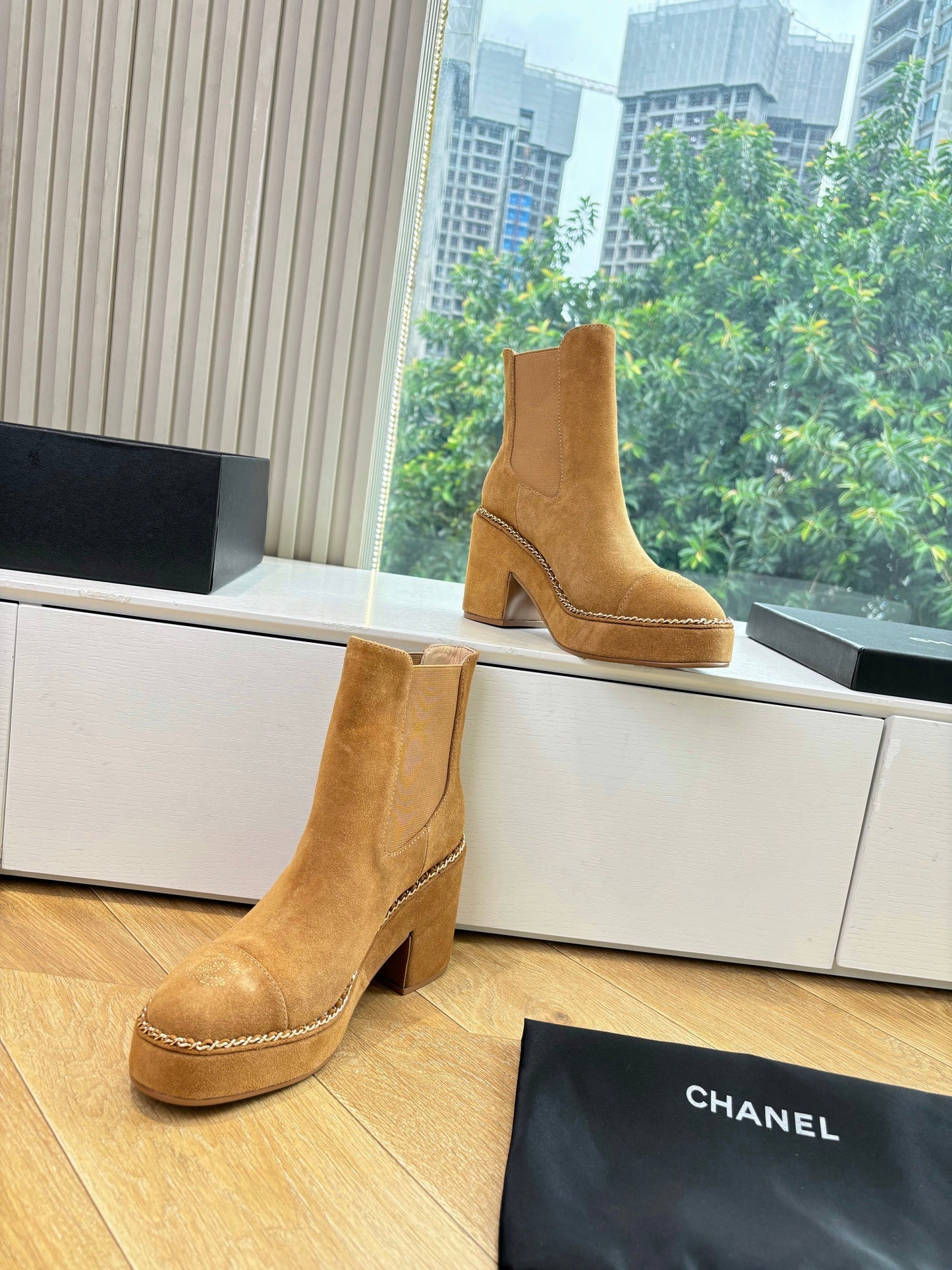 CC 25 Short Boot Dark Beige Suede 430302