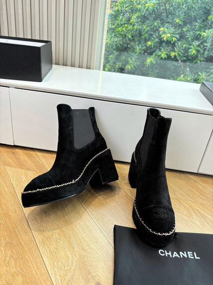 CC 25 Short Boot Black Suede 430303