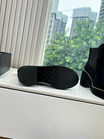 CC 25 Short Boot Black Suede 430303