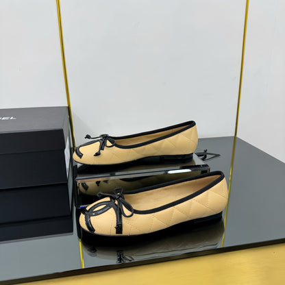 CC 25 Cambon Ballet Flat Beige Black Quilted Calfskin