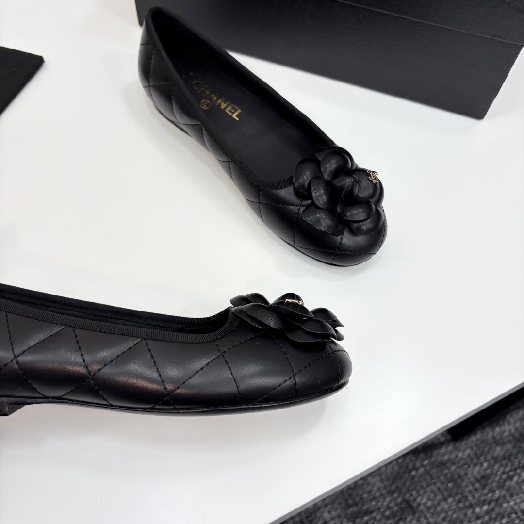 CC 25 Ballet Flat Flower Black Quilted Calfskin