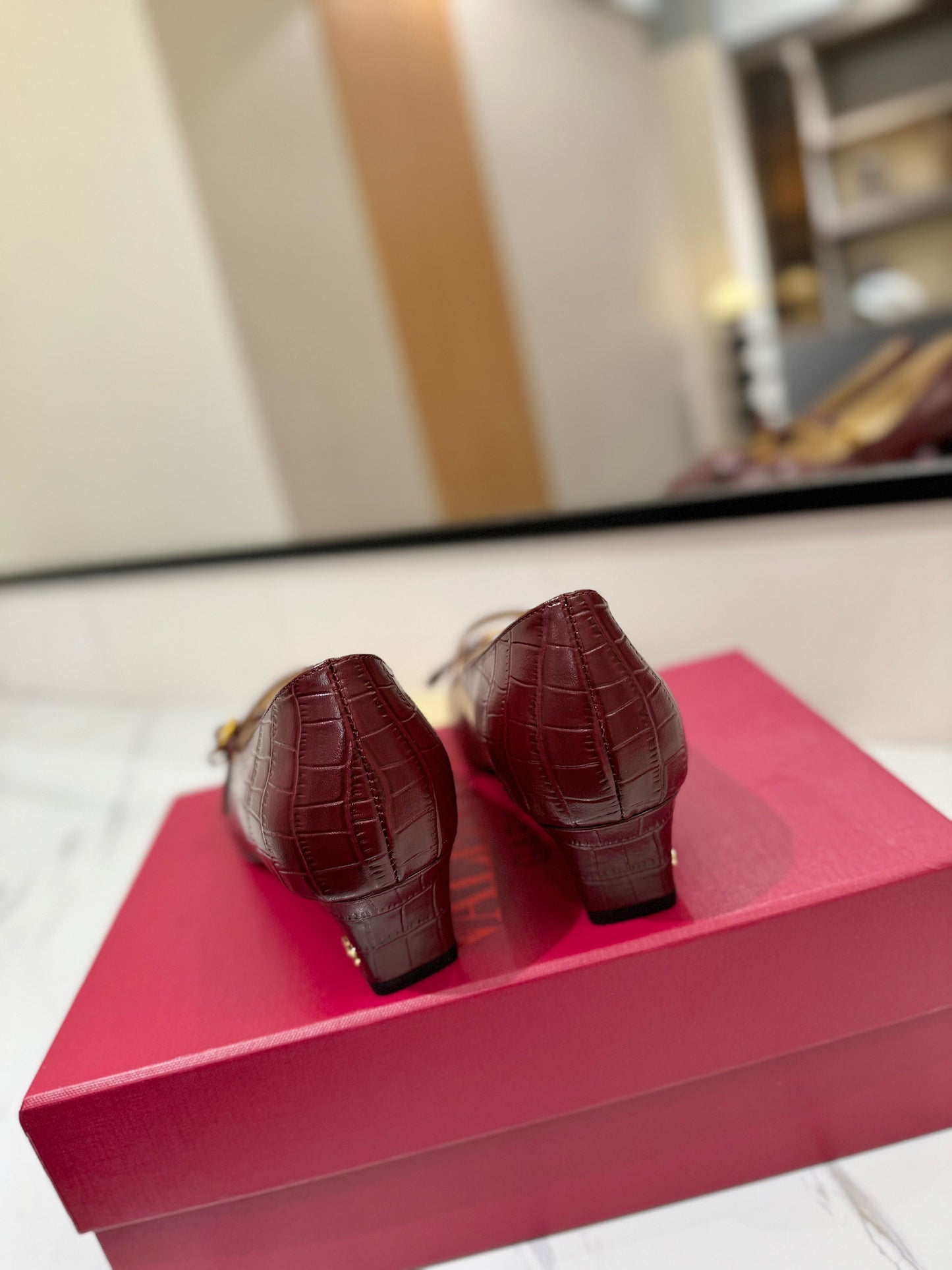 VT 25 Vlogo Signature Red Pumps Cowhide