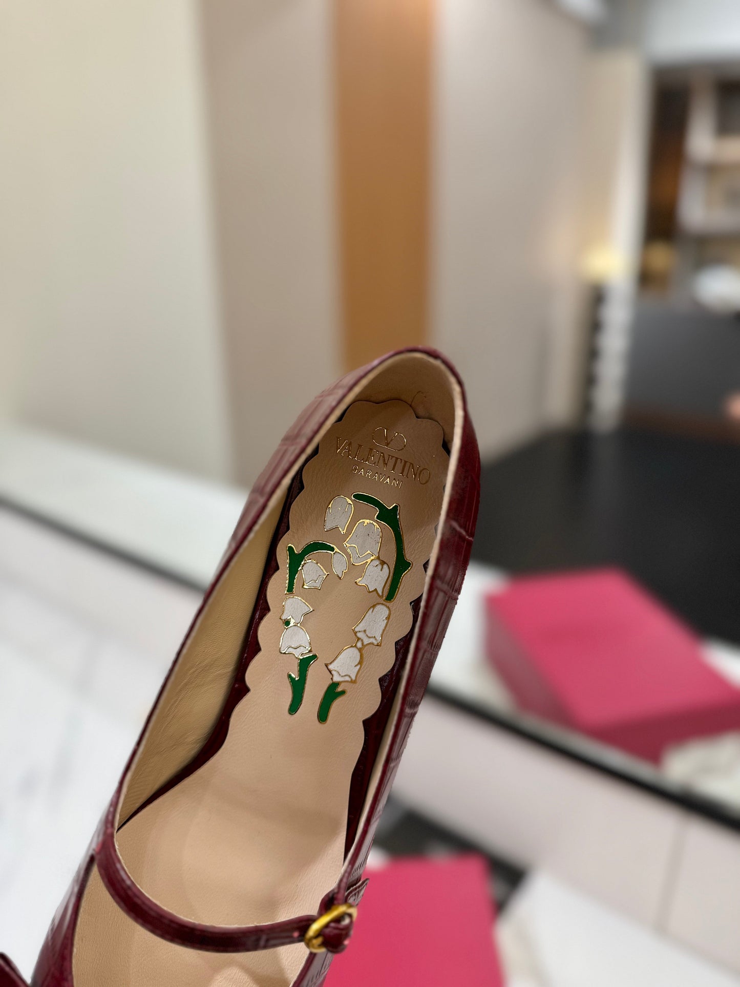 VT 25 Vlogo Signature Red Pumps Cowhide