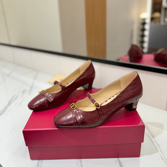 VT 25 Vlogo Signature Red Pumps Cowhide