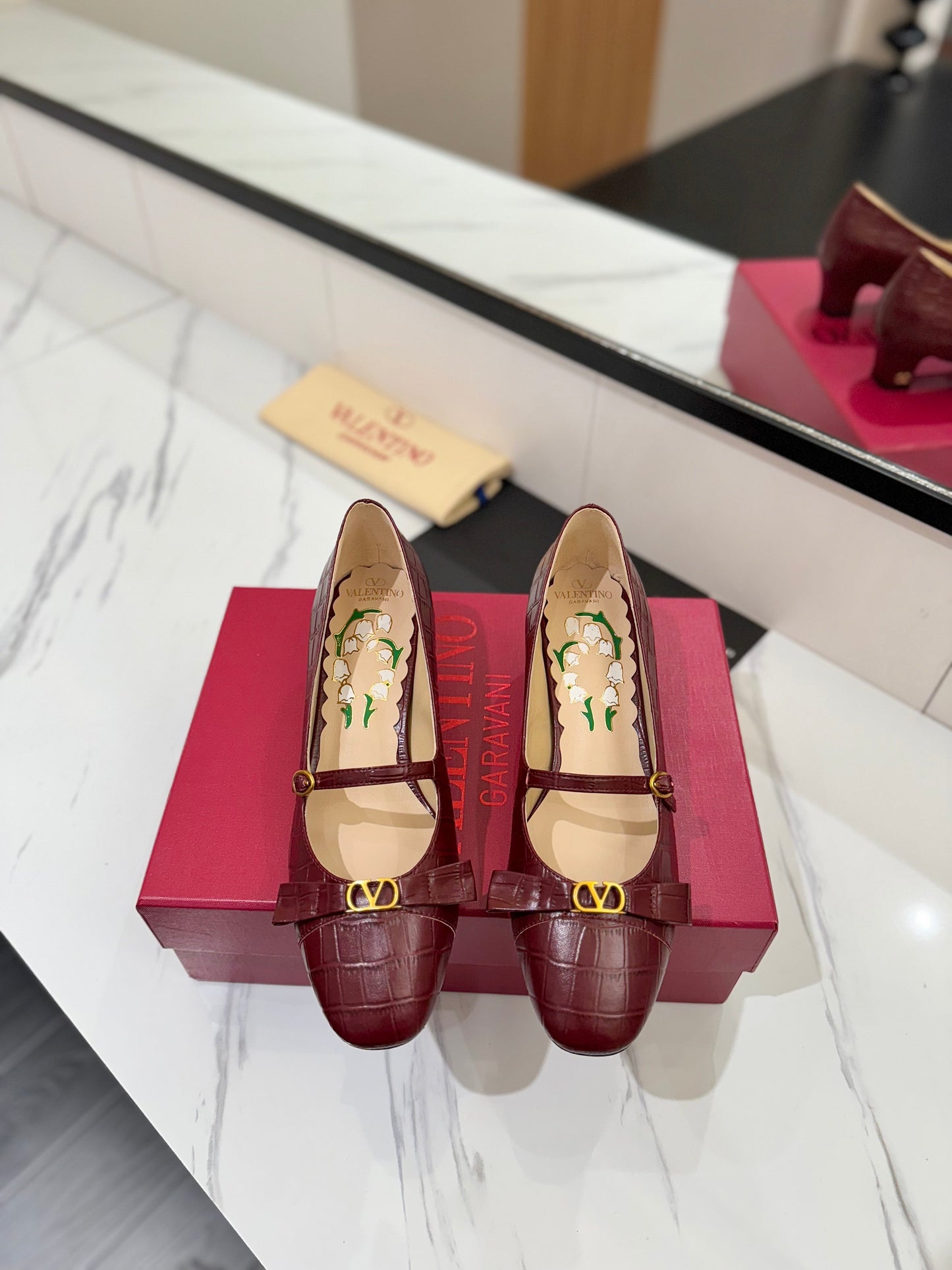 VT 25 Vlogo Signature Red Pumps Cowhide