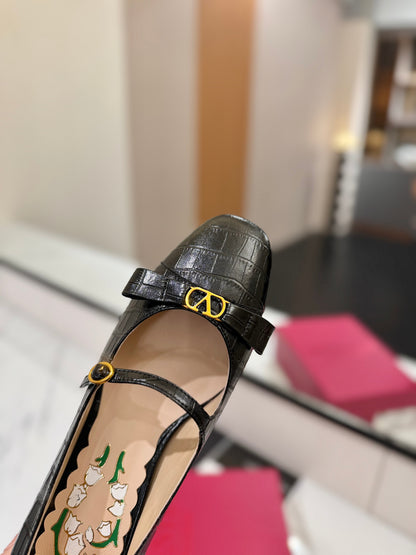 VT 25 Vlogo Signature Black Pumps Cowhide 341054