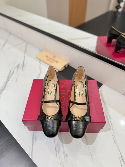 VT 25 Vlogo Signature Black Pumps Cowhide 341054