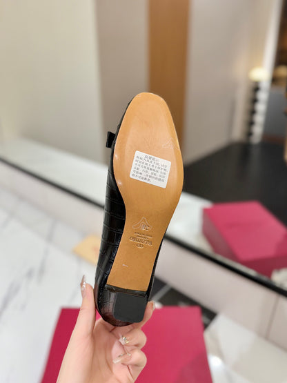 VT 25 Vlogo Signature Black Pumps Cowhide 341054