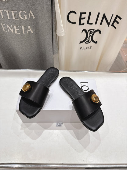 Loewe 25 Pebble Slide Black Calfskin 325329