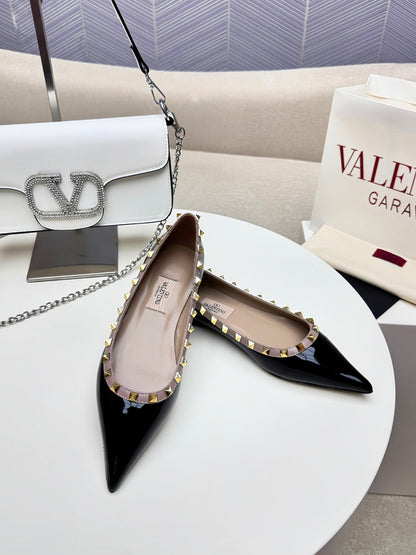 ROCKSTUD FLAT PUMP IN BLACK CALFSKIN