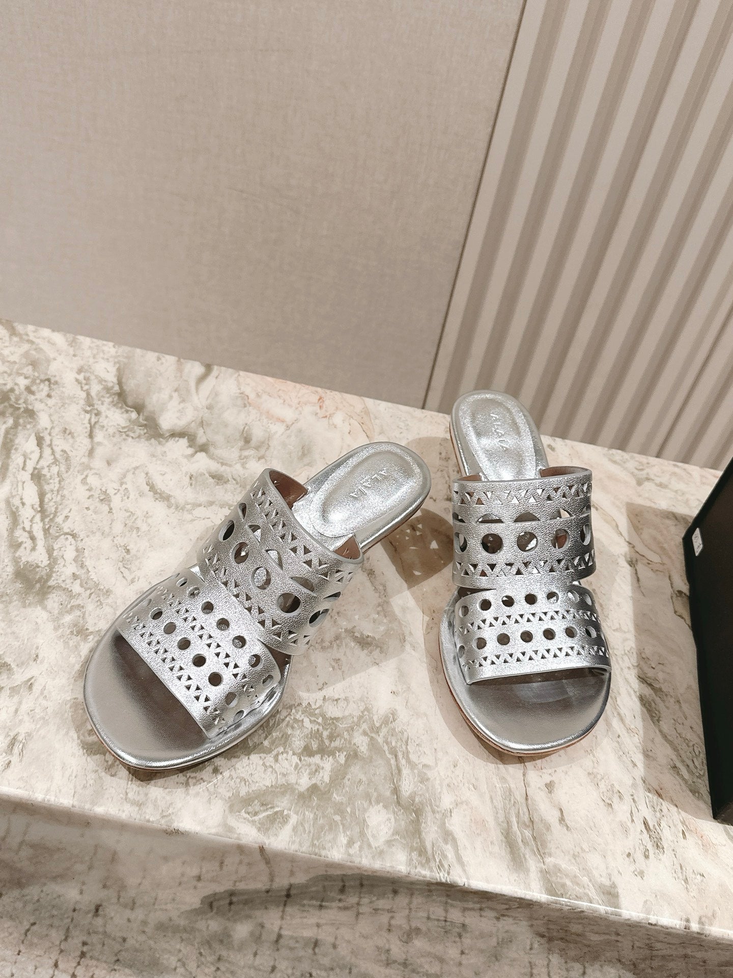Alaia 2025 Vienne Cutout Kitten-Heel Slide Sandals Silver Leather 293647