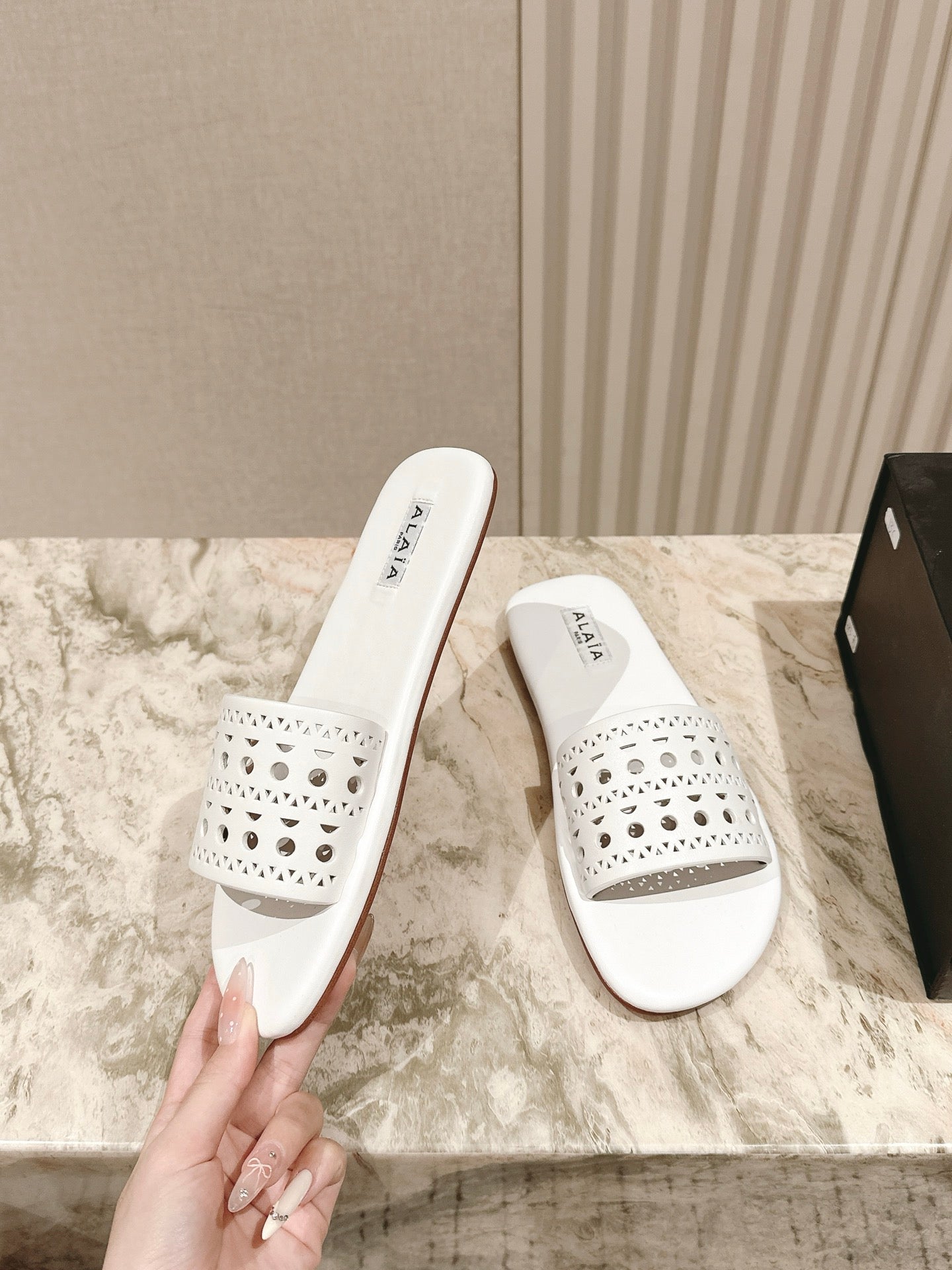 Alaia 2025 Hollow Slippers White Leather 293655