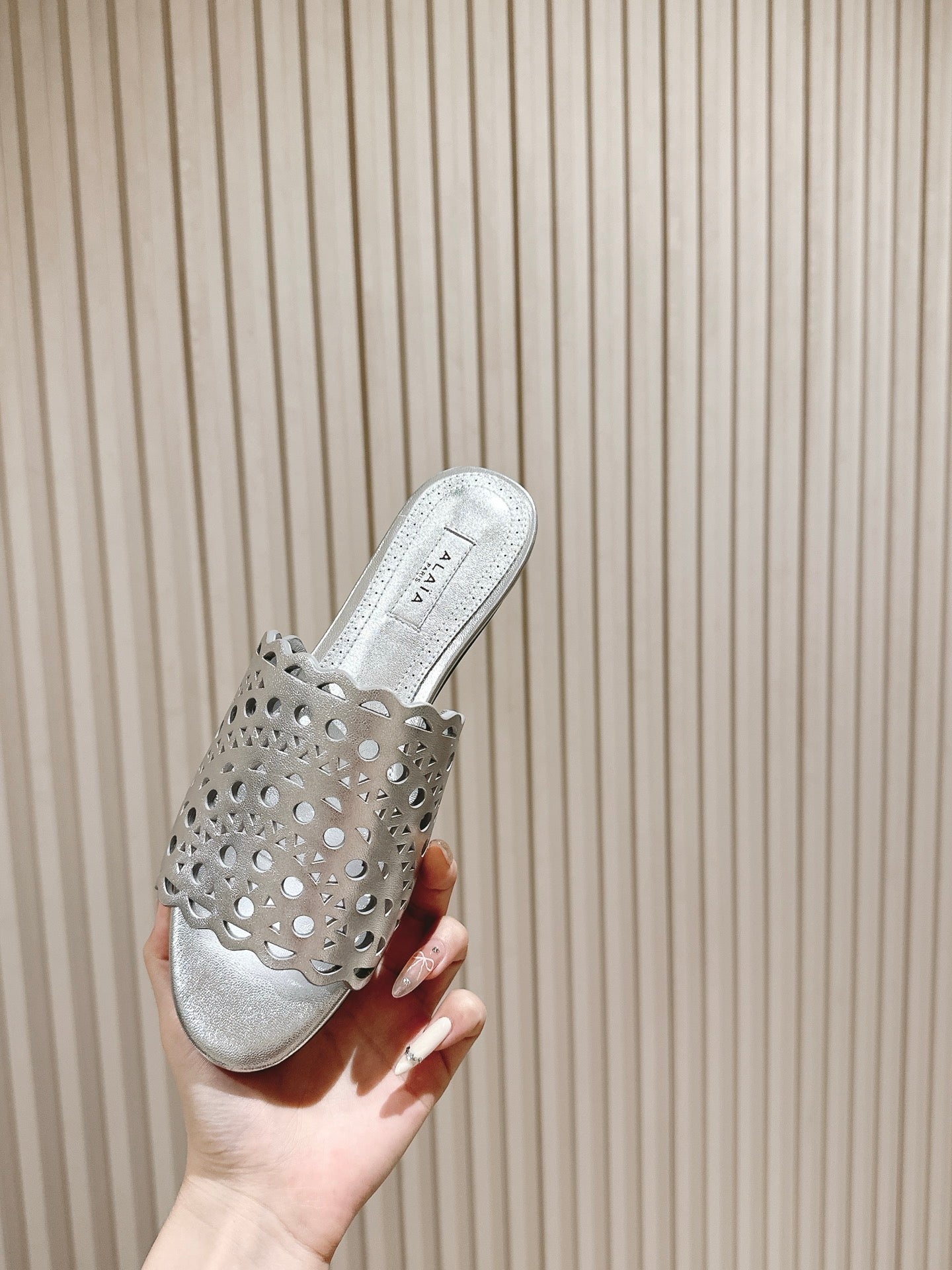 Alaia 2025 Vienne Slippers Silver Lambskin 293656