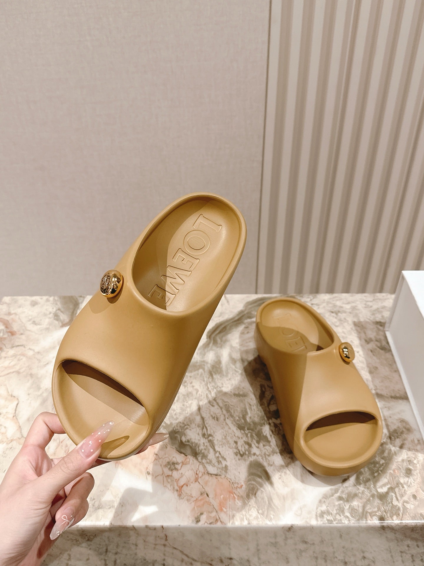 Loewe 25 Foam Pebble Slide Brown Rubber