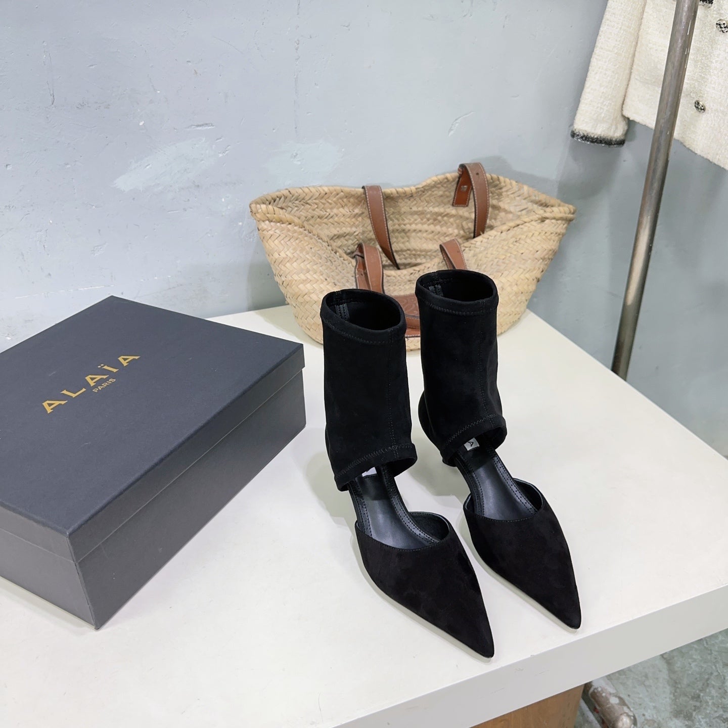 Alaia's new fall/winter ankle boots black suede 388513