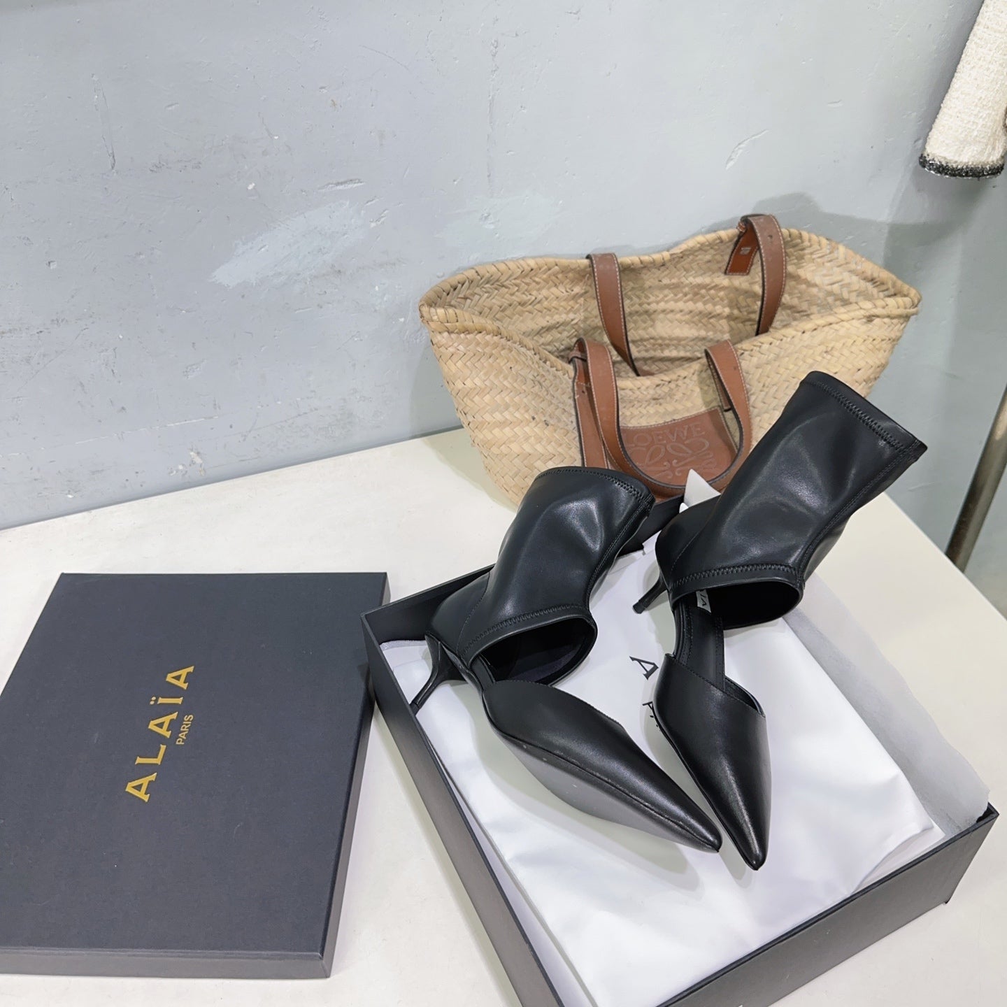 Alaia's new fall/winter ankle boots black sheepskin 388514