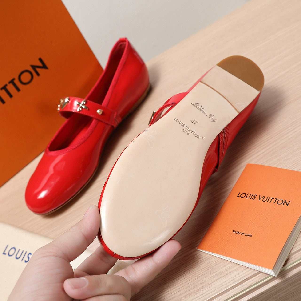 LV 25C Romy Flat Red Patent calf leather With gold logo 218306