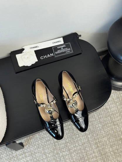 CC 25 Marry Jane Black Glossy Lambskin 329764