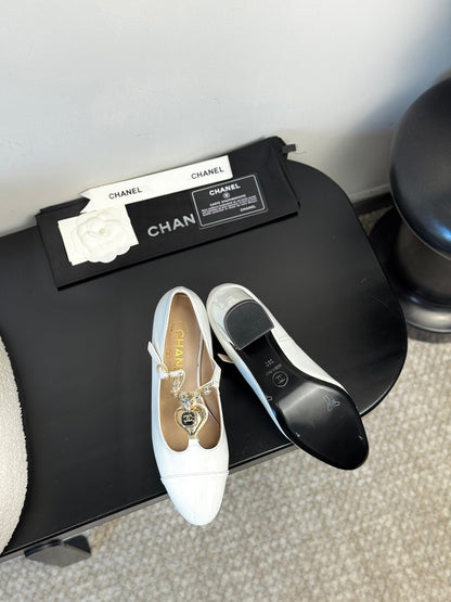 CC 25 Marry Jane White Glossy Lambskin 329764