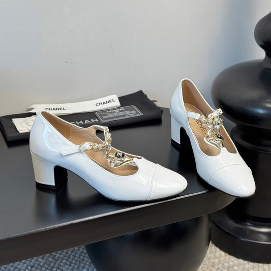 CC 25 Marry Jane White Glossy Lambskin 329764