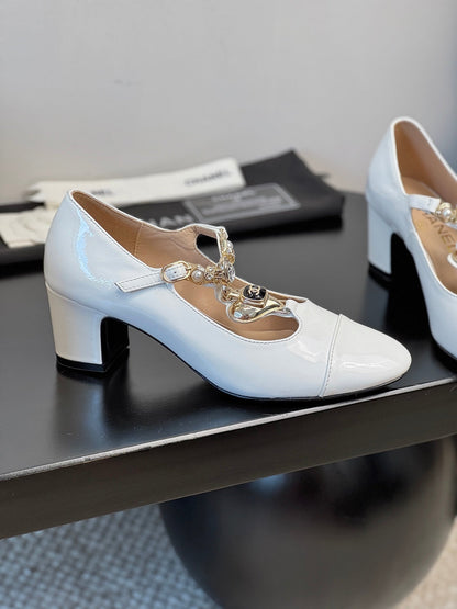 CC 25 Marry Jane White Glossy Lambskin 329764