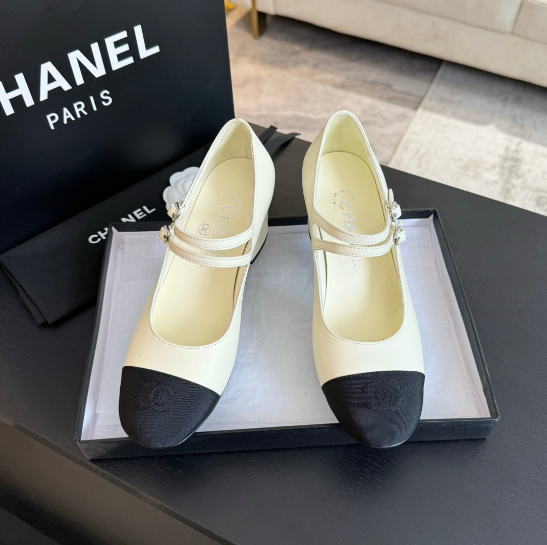 CC 25C Mary Jane White Sheepskin 212989