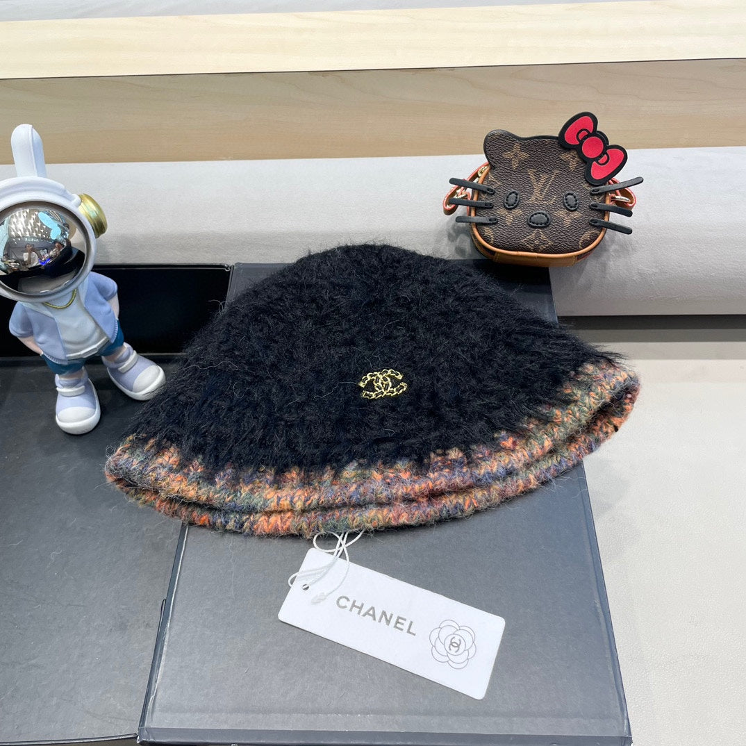 BUCKET HAT IN BLACK LAMB FUR 419466
