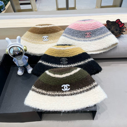 BUCKET HAT IN COLORFUL FLEECE 421128