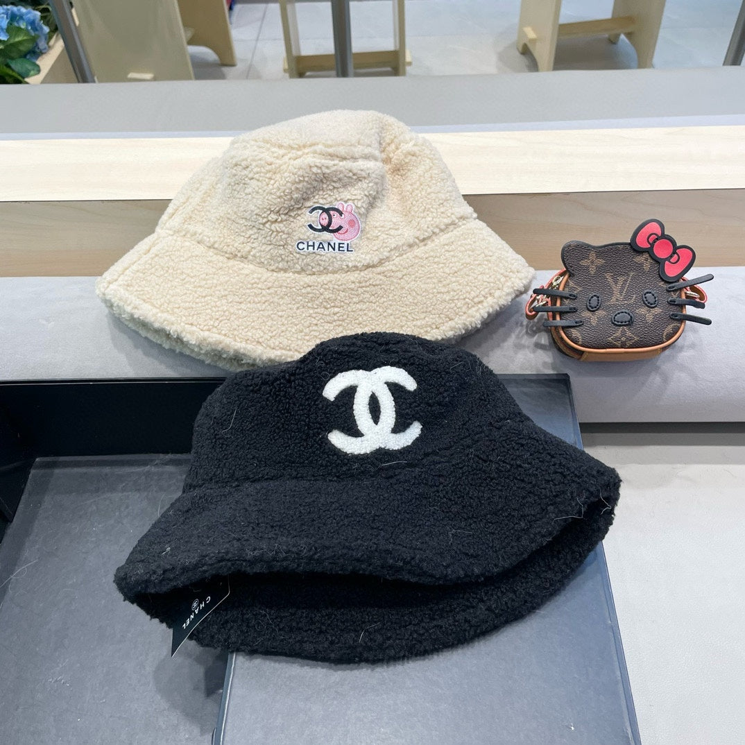 BUCKET HAT IN BEIGE LAMB WOOL 430249