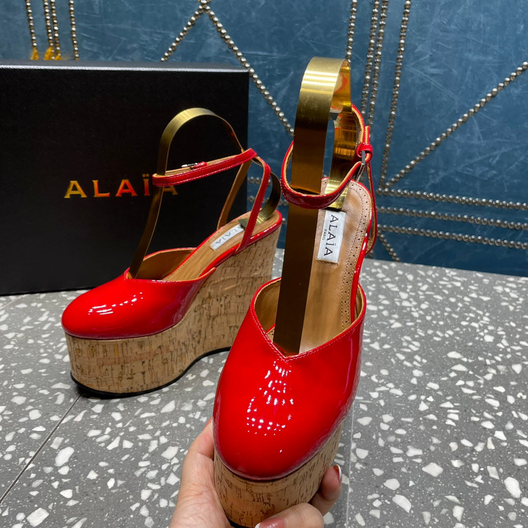 ALAIA WEDGE PUMP 15 CM IN CHERRY RED LAMBSKIN AND BEIGE RUBBER