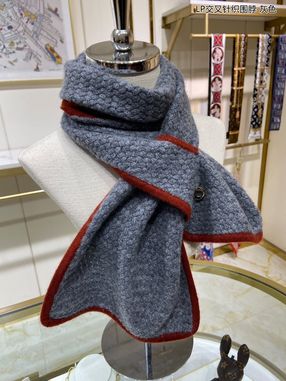 LP Scarf 125 CM In Dark Grey With Red Border Cashmere 201756