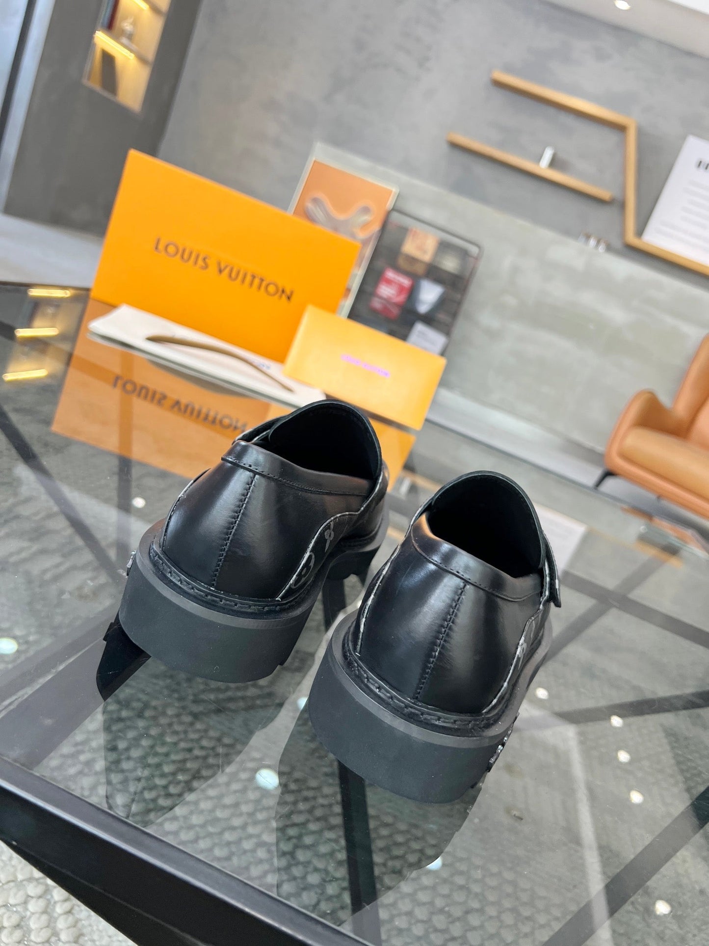 LV LOAFERS BLACK PLAIN CALFSKIN WITH MONOGRAM STRAP