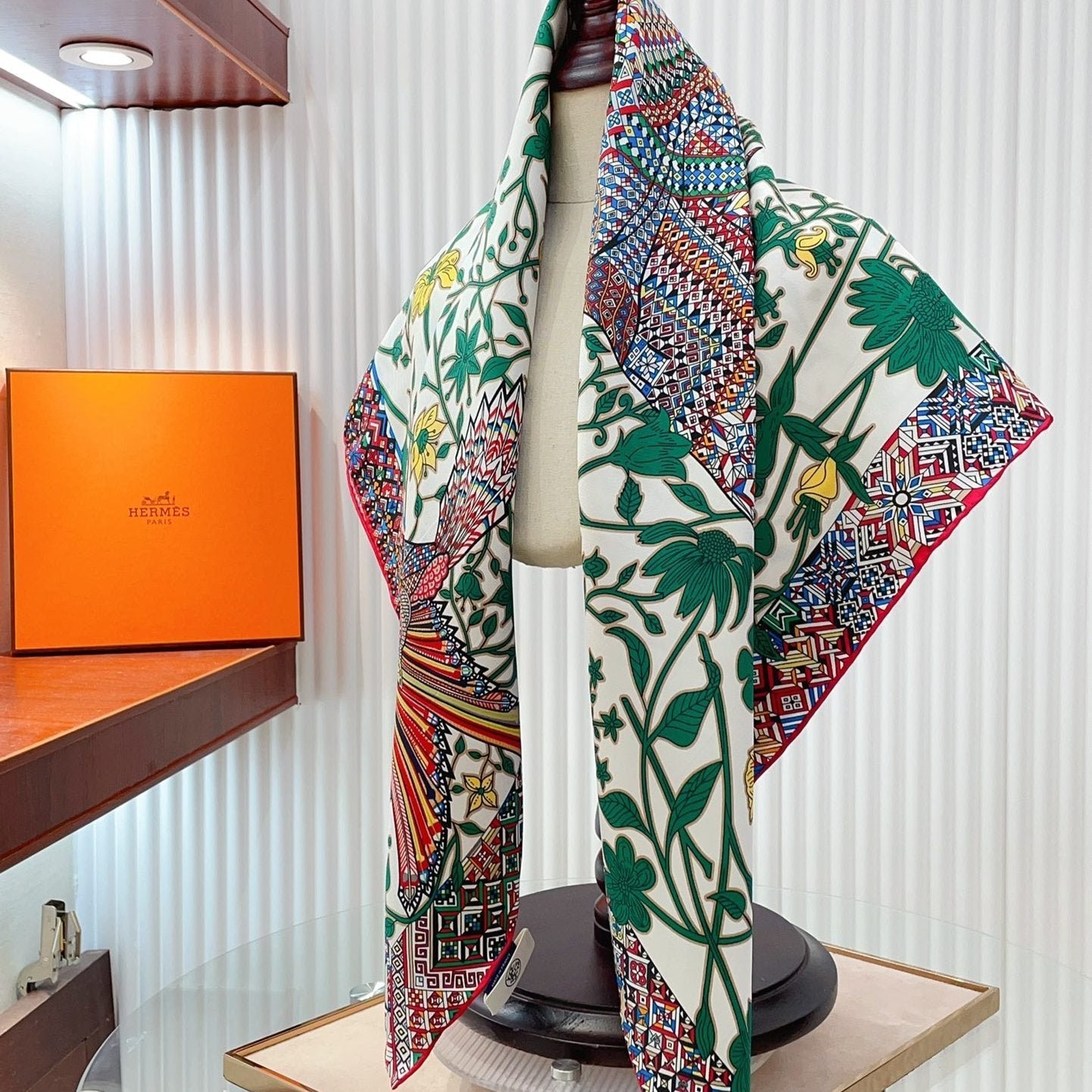 Le Jaguar Et Le Colibri Shawl 90 CM In Green Colorful Silk Twill 274208