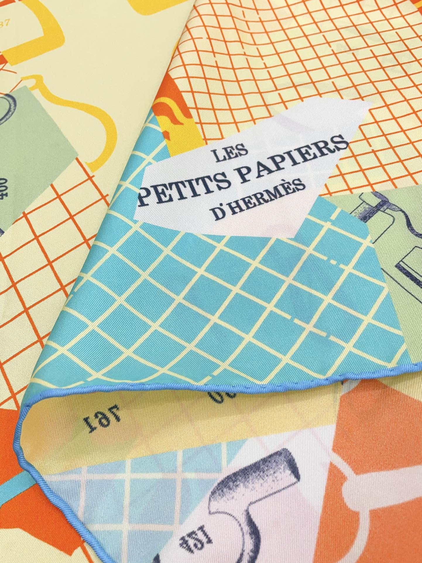 Les Petits Papiers d'Hermès Scarf 90 CM IN Colorful Silk Twill 296705