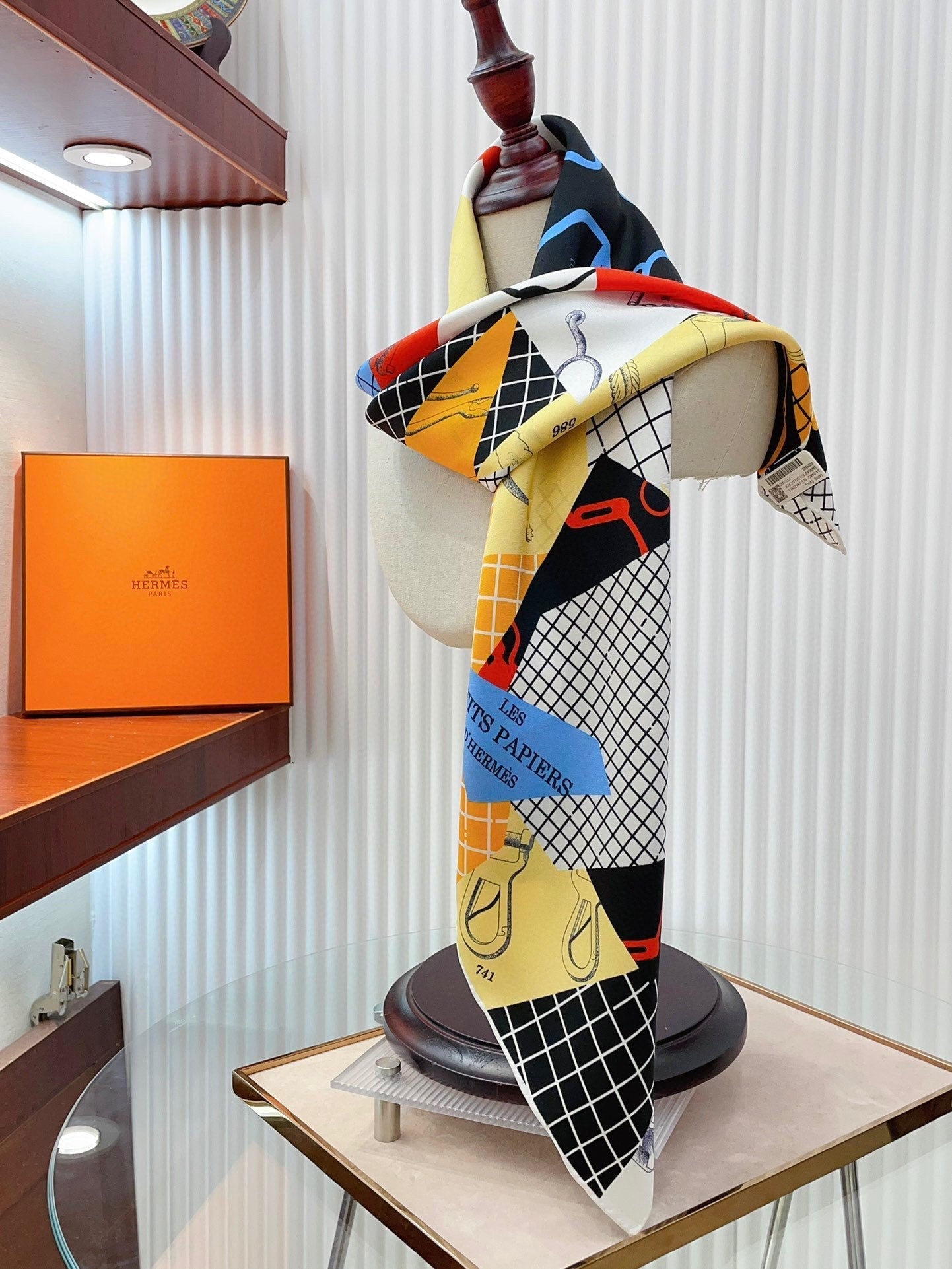 Les Petits Papiers d'Hermès Scarf 90 CM IN Colorful Silk Twill 296706