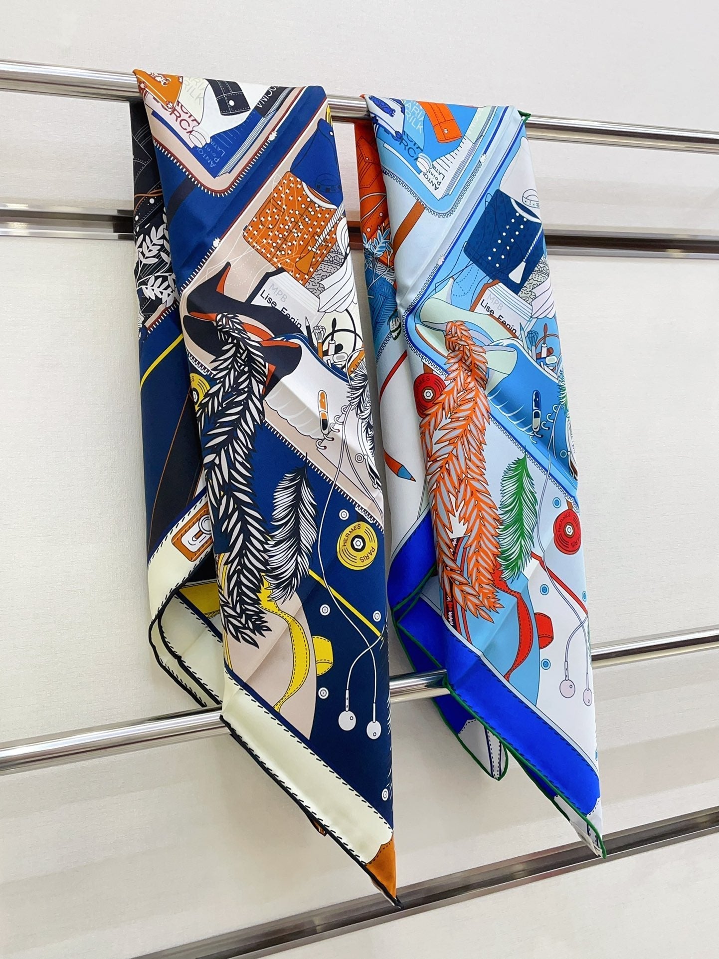 BAGAGE A MAIN SCARF 90 CM IN COLORFUL SILK 388144