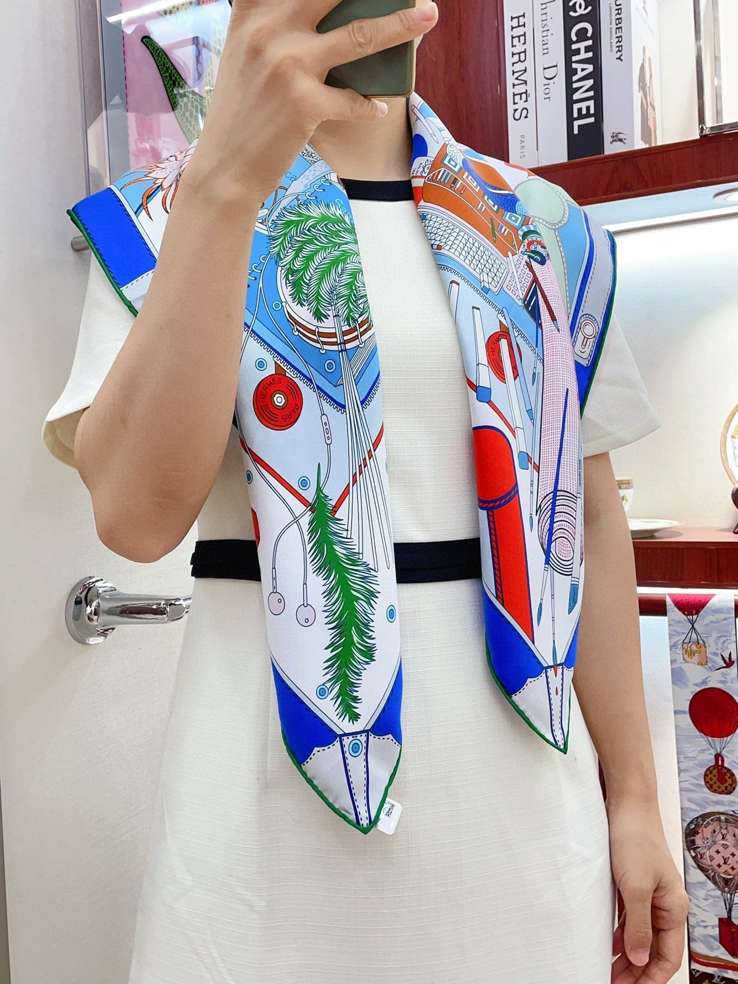 BAGAGE A MAIN SCARF 90 CM IN COLORFUL SILK 388144