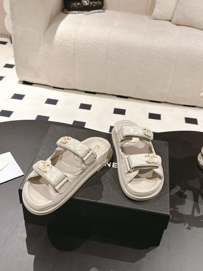 CC 25 Dad Sandal Mule Beige Gray Patent Leather 237584