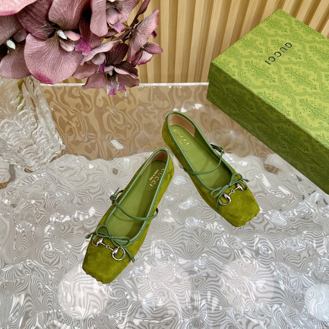 BALLET FLAT IN OLIVE GREEN SUEDE WITH