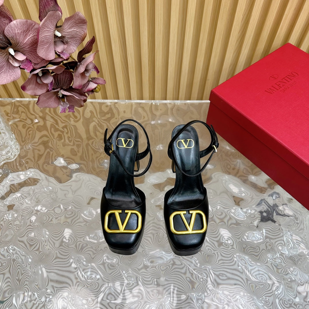 VT Signature 115mm Patent Leather Platform Pumps Black Calfskin 286473