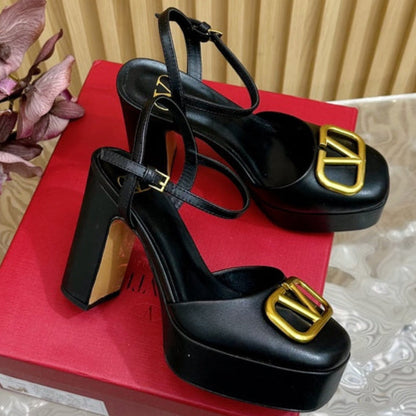 VT Signature 115mm Patent Leather Platform Pumps Black Calfskin 286473