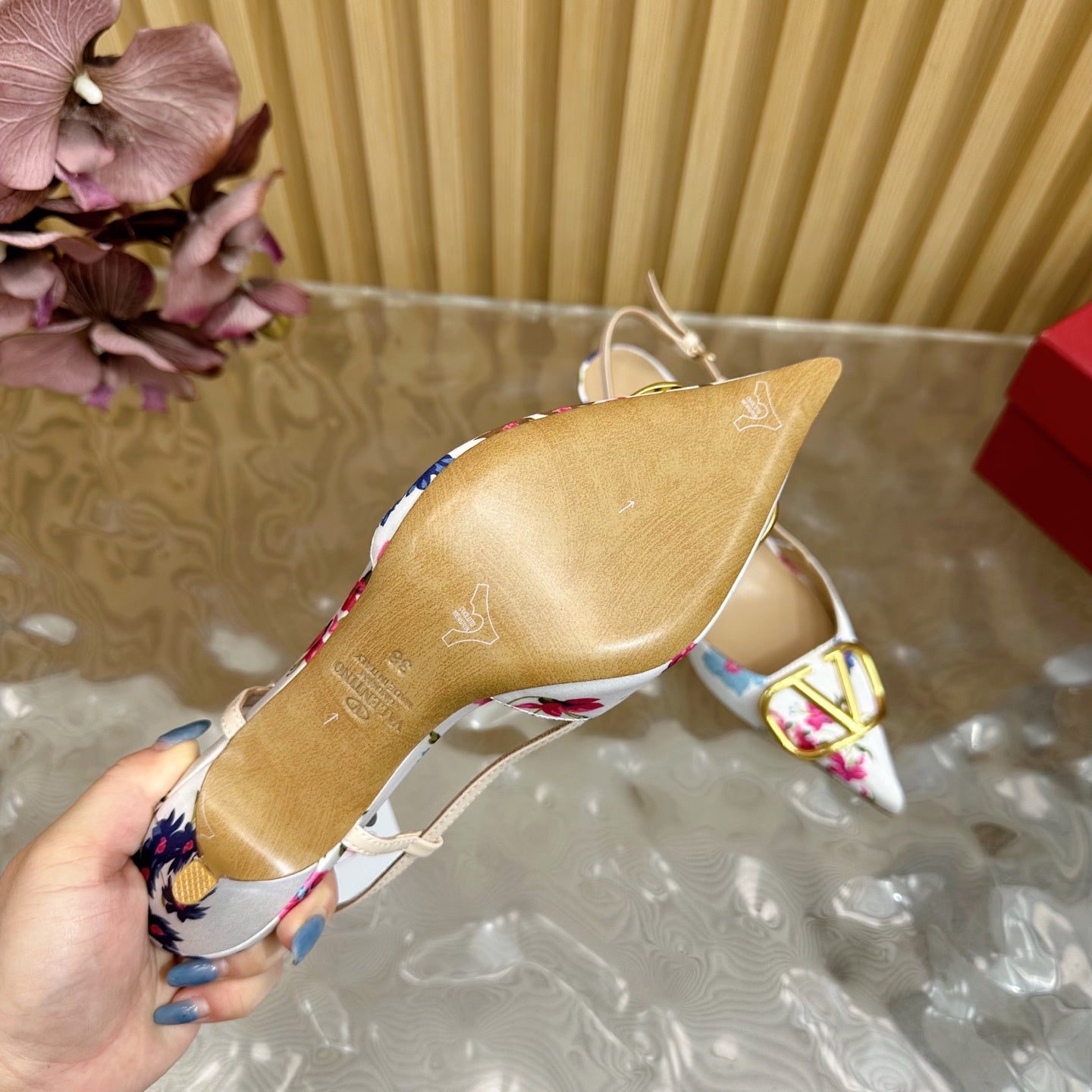 VT 25 Flower Slingback White Floral Fabric Sheepskin 325191