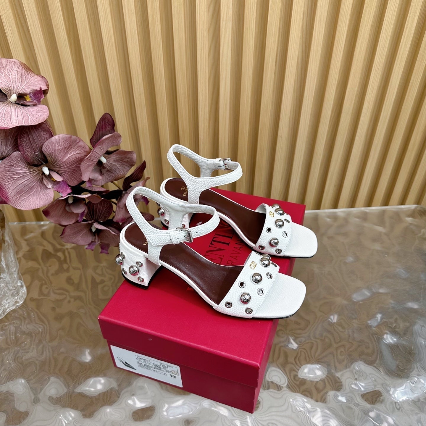 VT 25 Rivet Steel Beads Slingback White Lambskin 325204