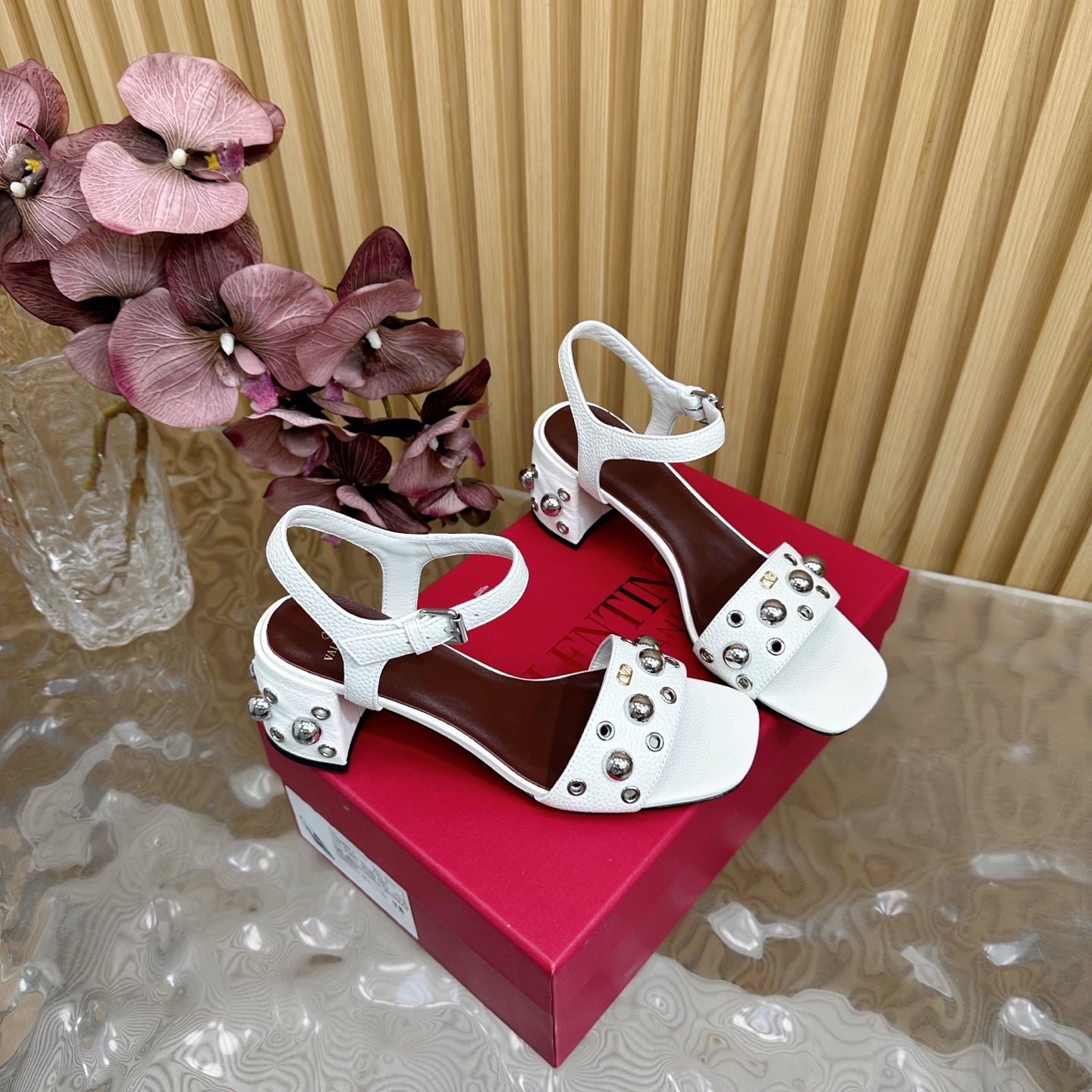 VT 25 Rivet Steel Beads Slingback White Lambskin 325204