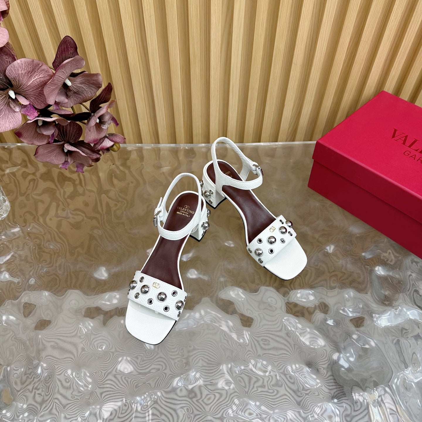 VT 25 Rivet Steel Beads Slingback White Lambskin 325204