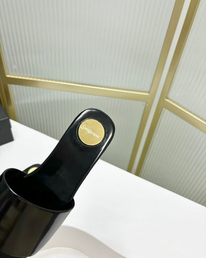 CARLYLE SLIDES IN BLACK GLAZED LEATHER