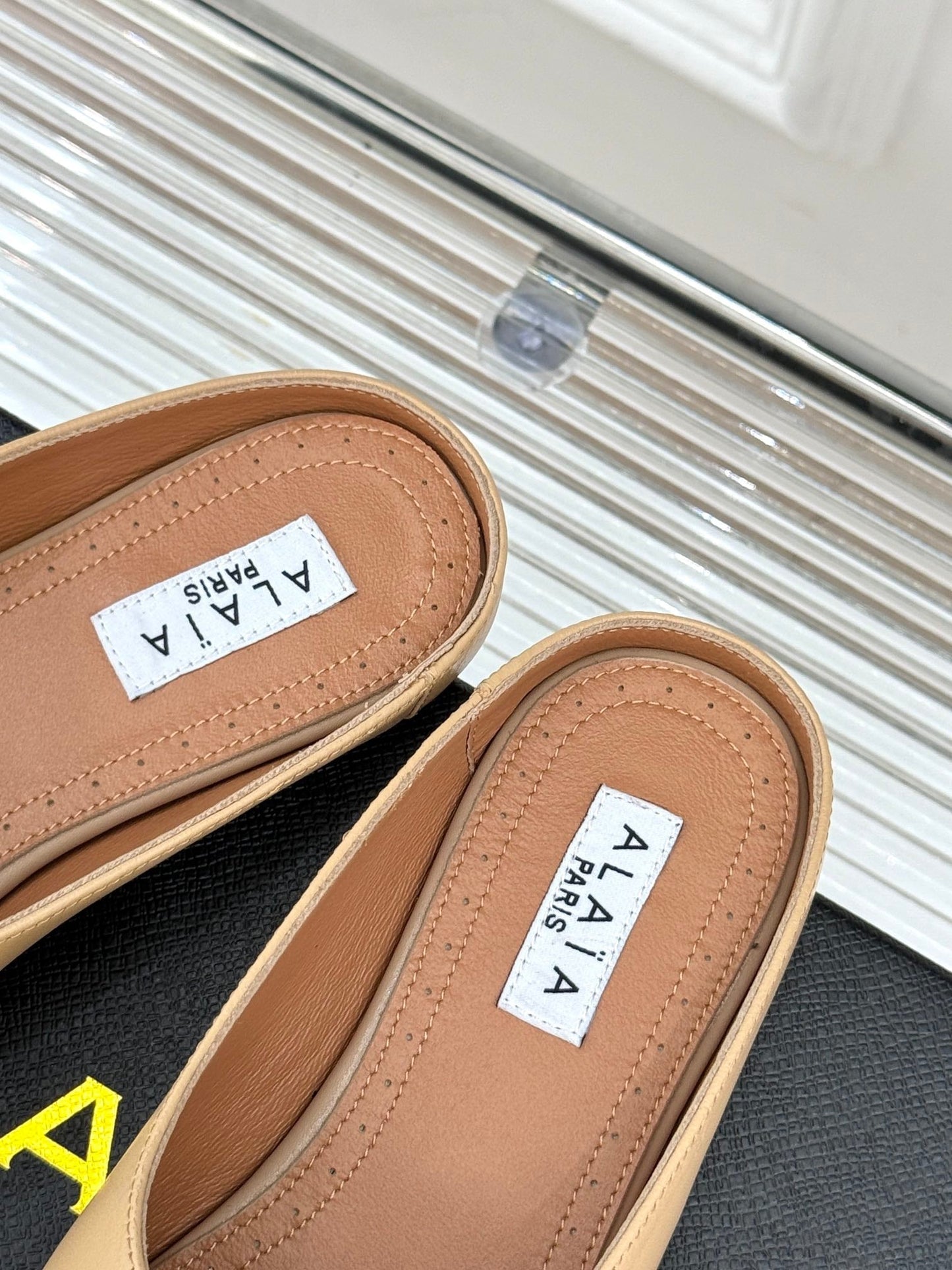 Alaia Slipper Light Apricot Calfskin 293192