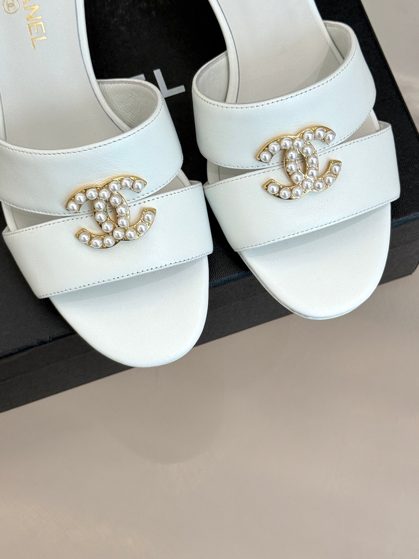 CC 25 Mules White Silk Lambskin 308778