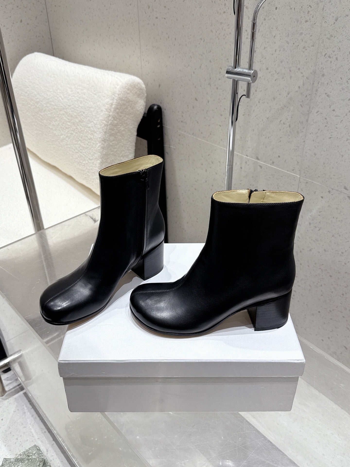 Loewe 25 ankle boots black cowhide