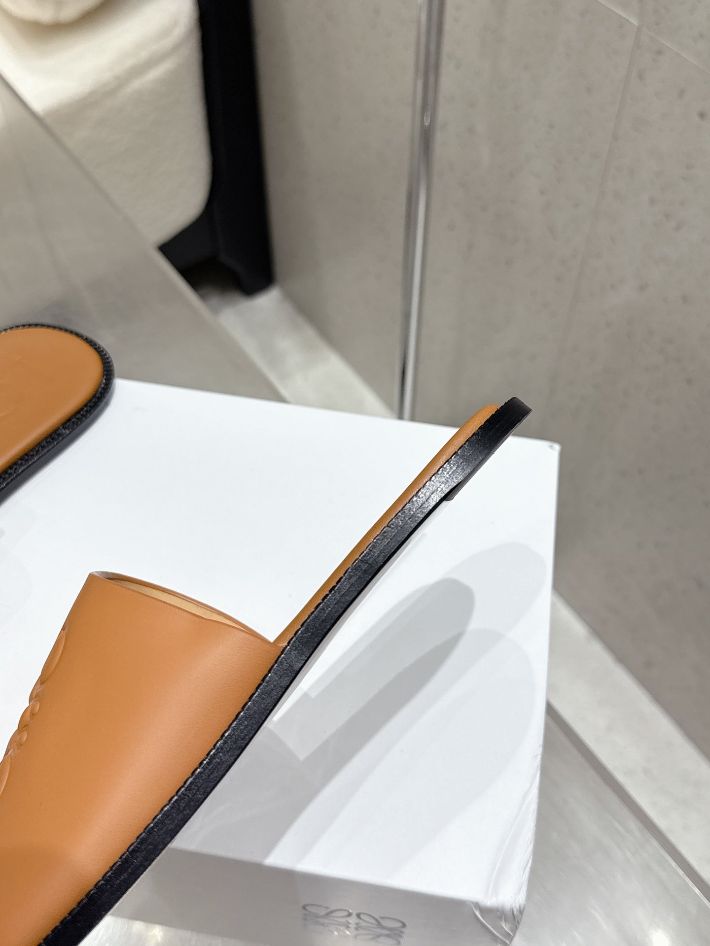 Loewe 25 flat slippers camel calfskin